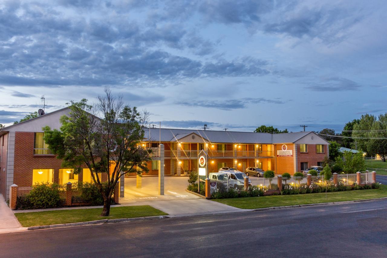Charlotte Apartments Батерст Экстерьер фото