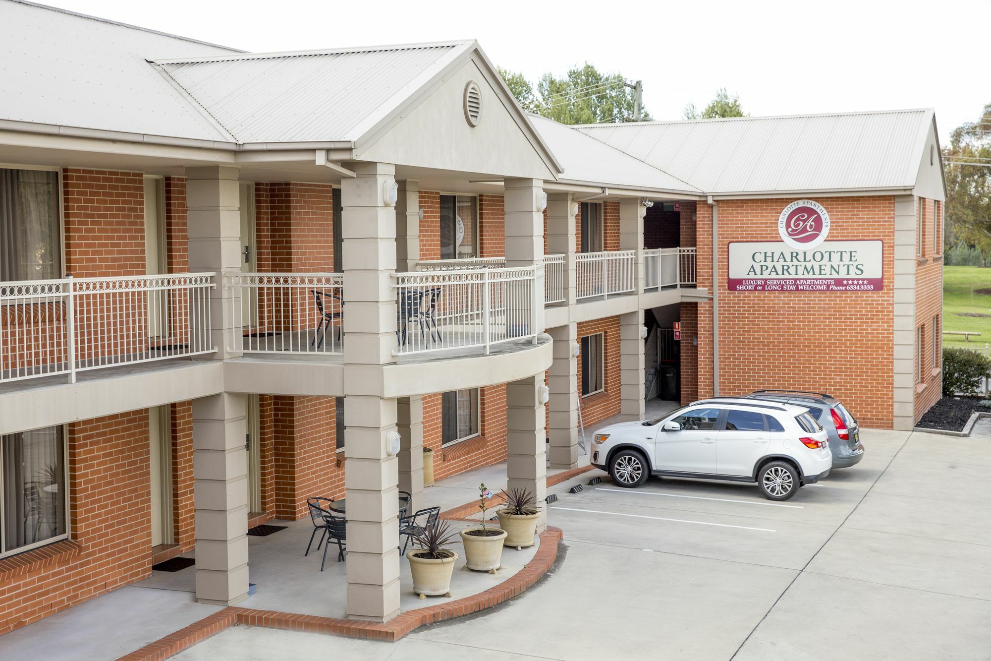 Charlotte Apartments Батерст Экстерьер фото