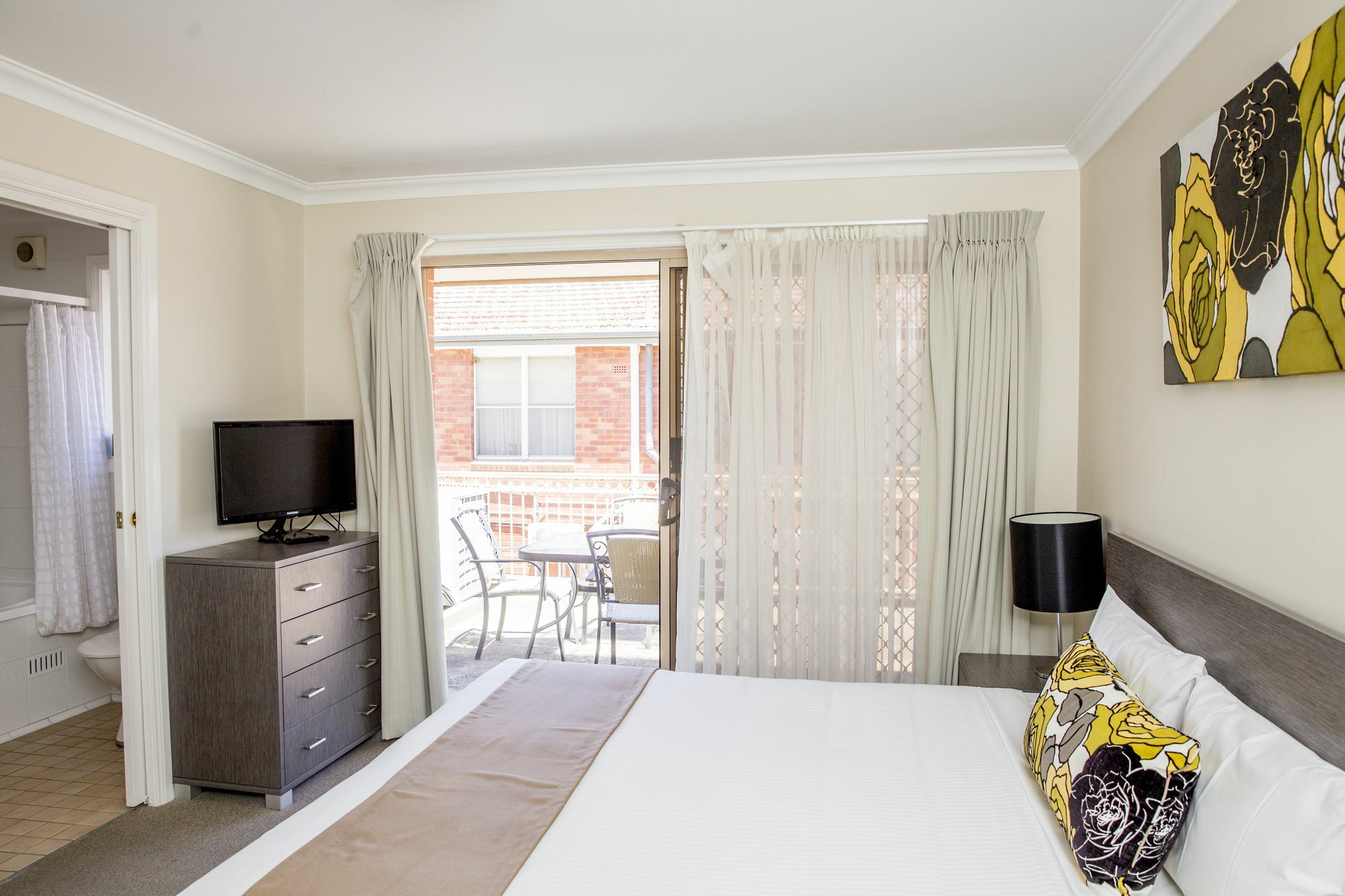 Charlotte Apartments Батерст Экстерьер фото