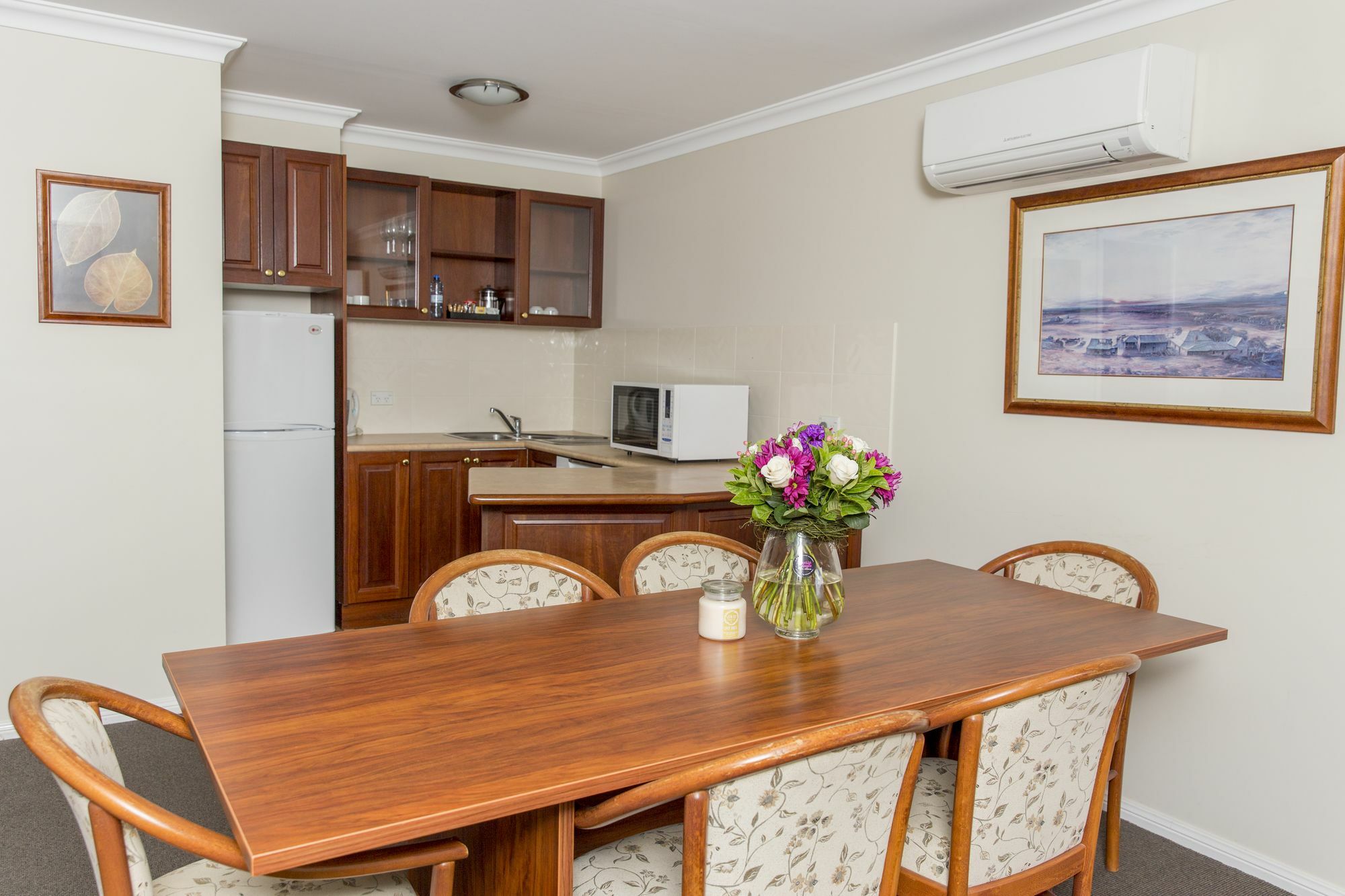 Charlotte Apartments Батерст Экстерьер фото